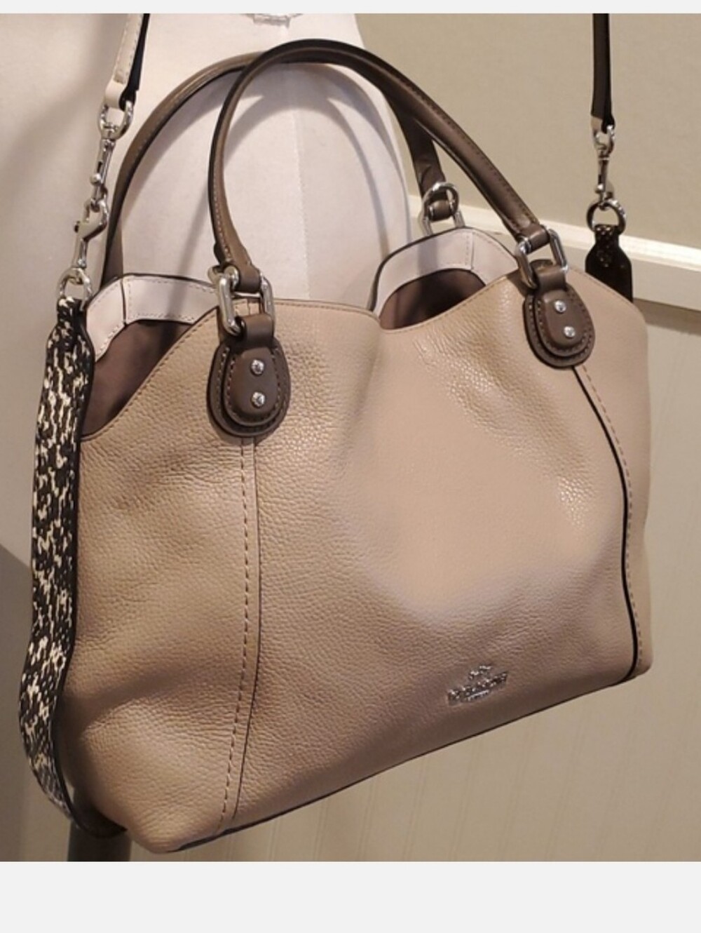 Like NEW Coach Edie 28 snake stripe convertible handbag